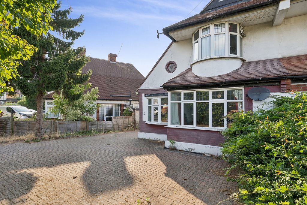 Property photo 2 of 21
