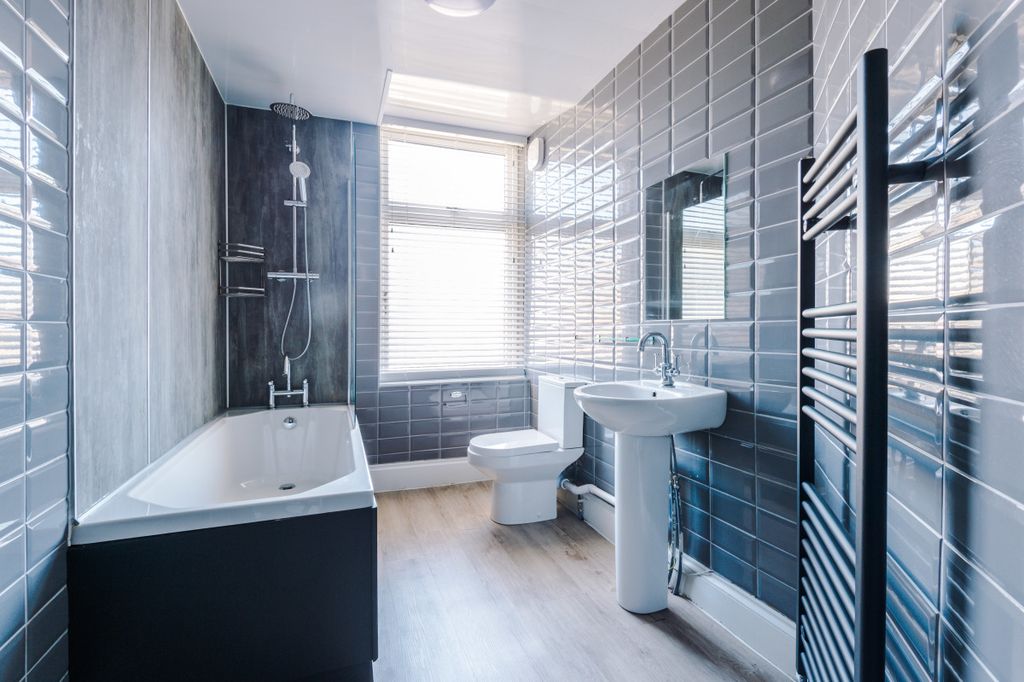 Property photo 2 of 18 4Ms Bathroom