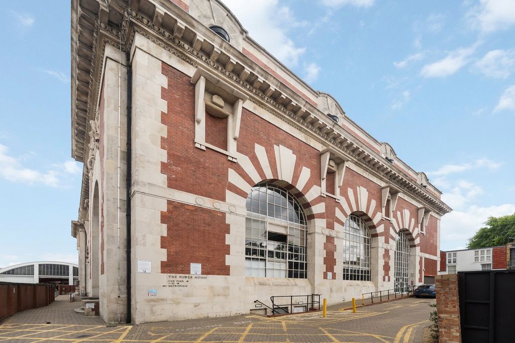 Property photo 2 of 19