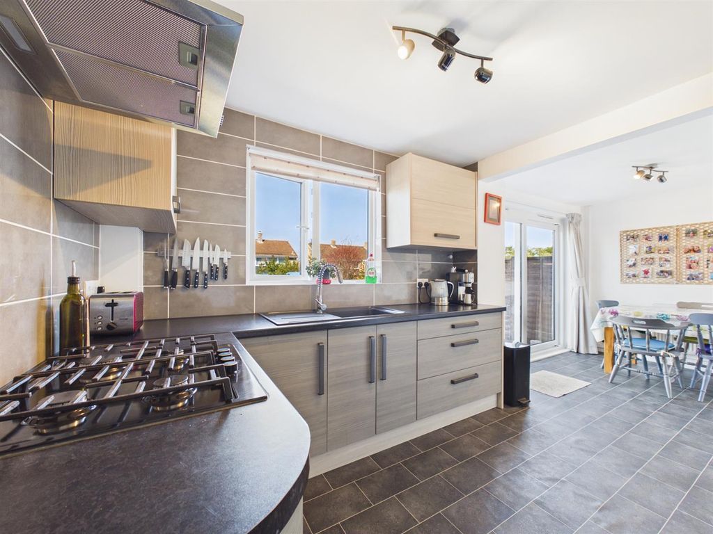 Property photo 3 of 13 Kitchen