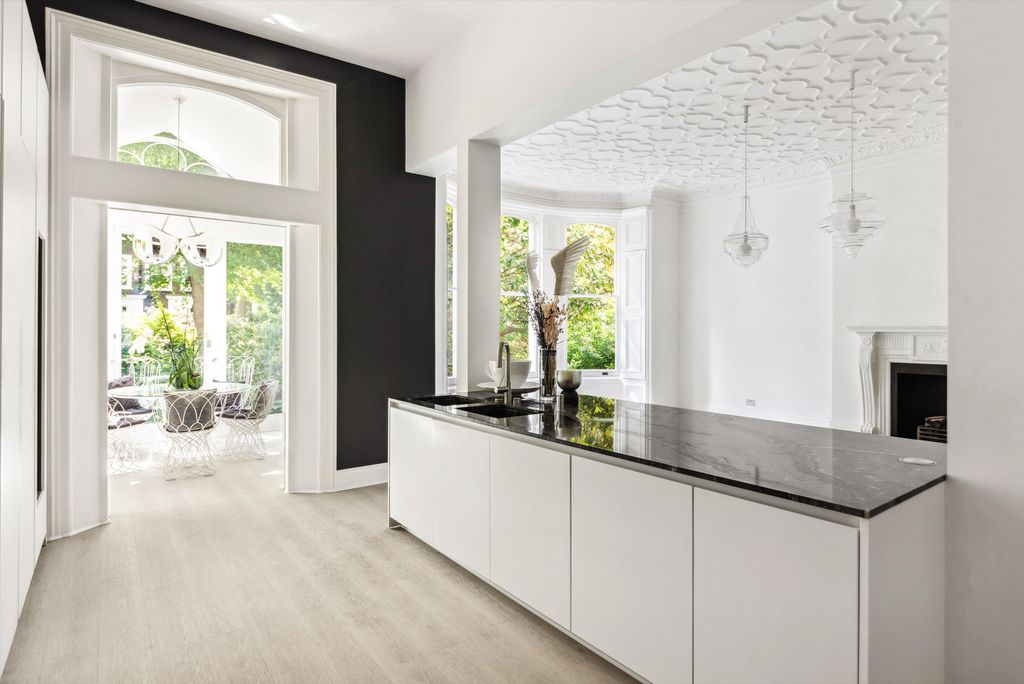 Property photo 1 of 18 Image