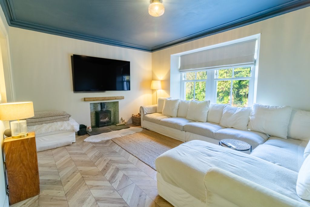 Property photo 3 of 44 Sitting Room