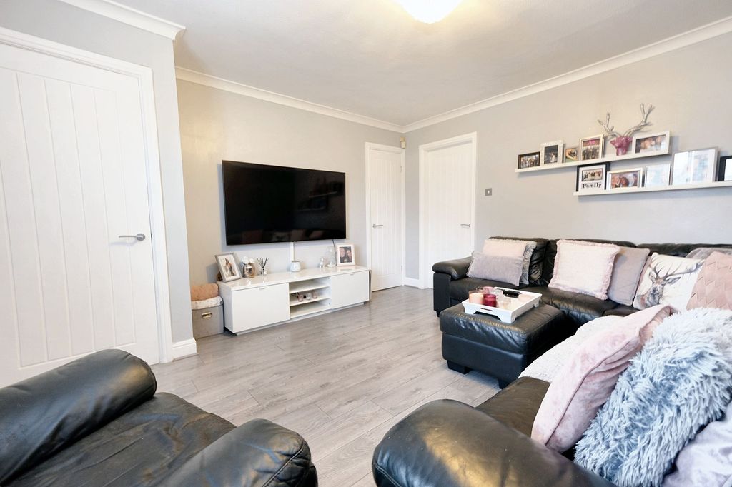 Property photo 3 of 24