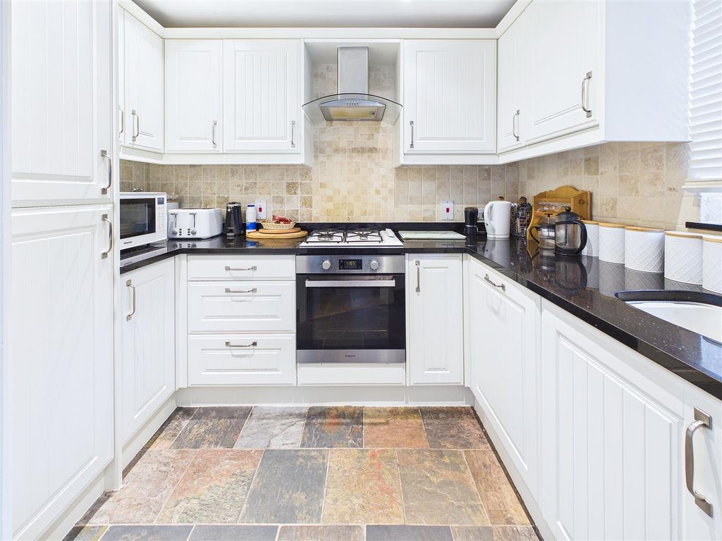 Property photo 3 of 21