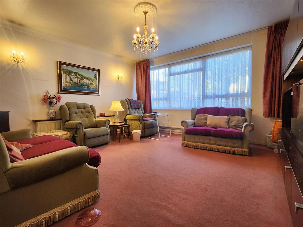 Property photo 2 of 13 l1.Jpg
