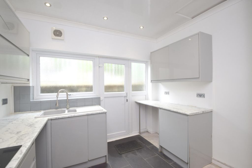 Property photo 3 of 35 Kitchen
