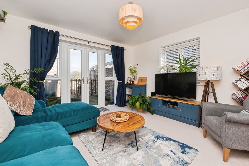 Property photo 2 of 17 Photo