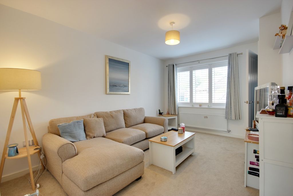 Property photo 3 of 15 1 Lounge A