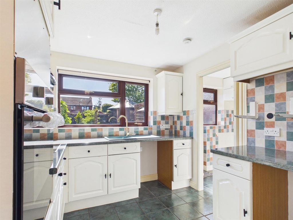 Property photo 2 of 14 Kitchen