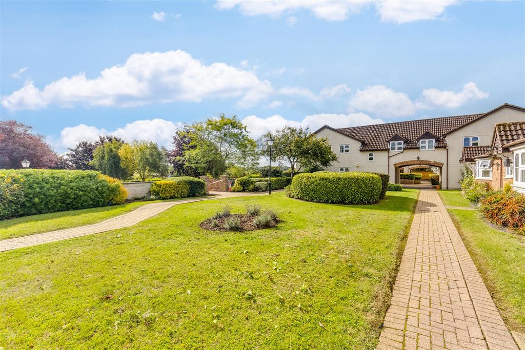 Property photo 1 of 37 River Court 5-37.Jpg