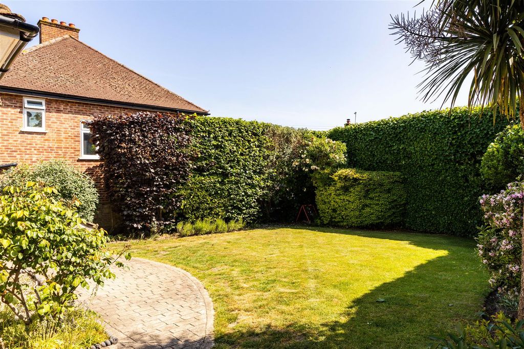 Property photo 3 of 24