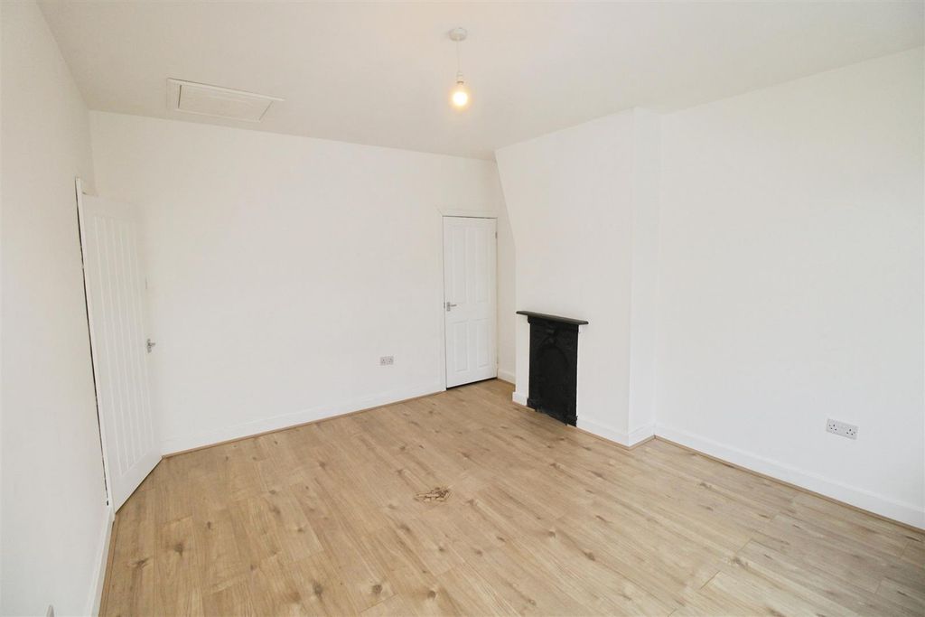 Property photo 3 of 11 Living Room