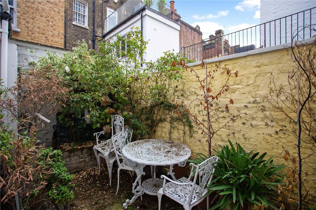 Property photo 3 of 10 Garden