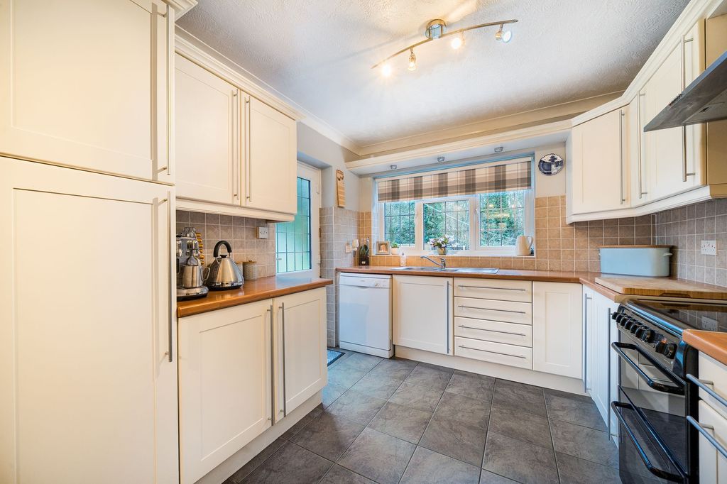 Property photo 3 of 21