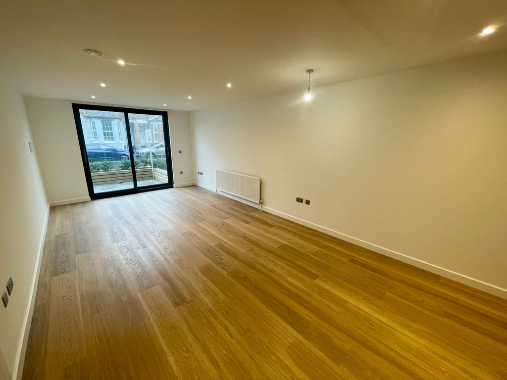 Property photo 3 of 9