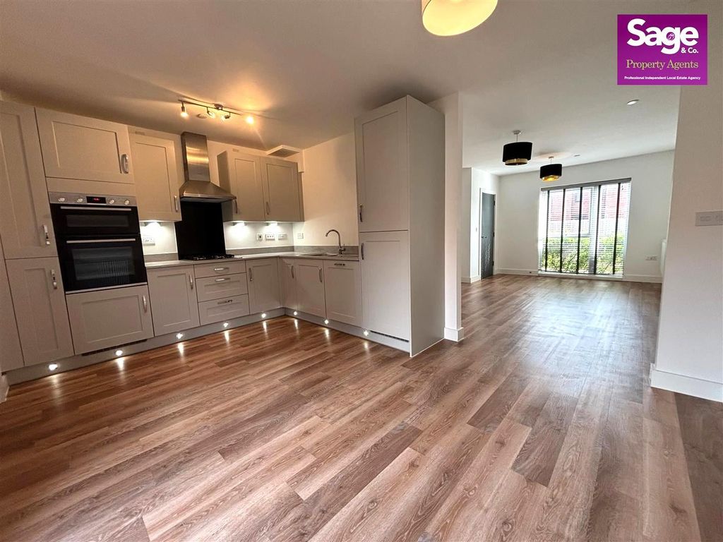 Property photo 2 of 28