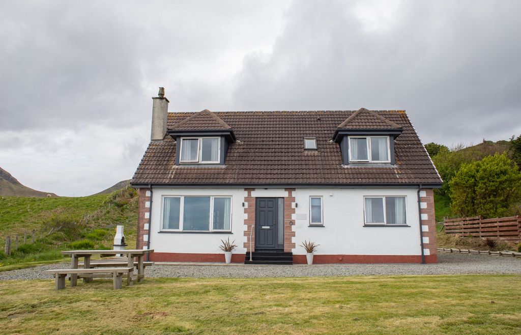 Property photo 2 of 27