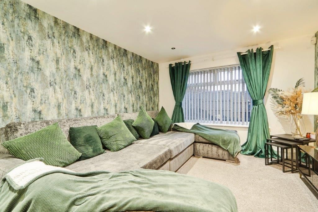 Property photo 3 of 18