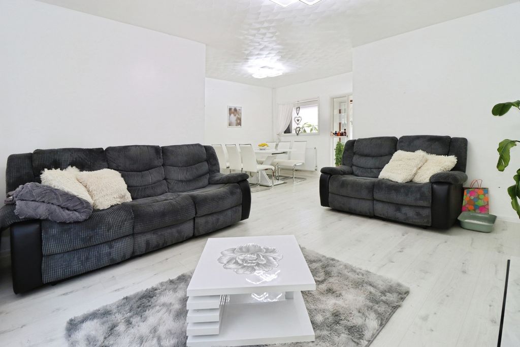 Property photo 2 of 19 Pbox-Img.Jpg