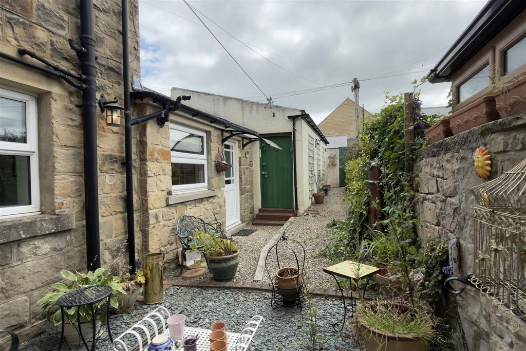 Property photo 2 of 32