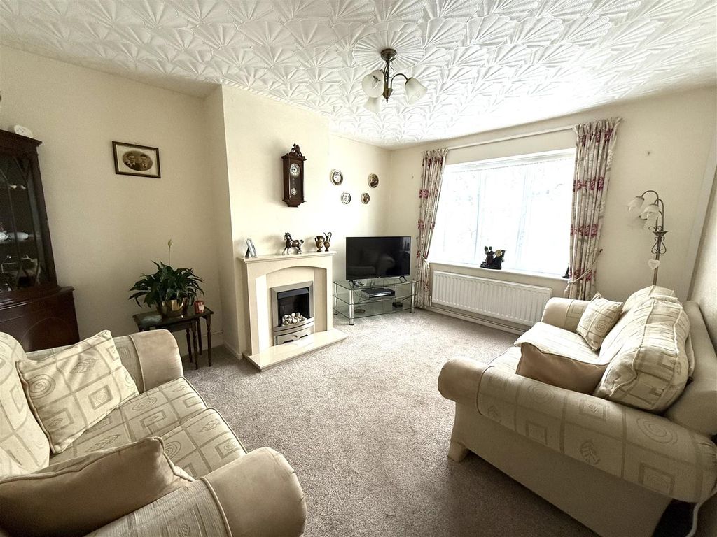 Property photo 3 of 18 12 Mill Lounge 2.Jpeg