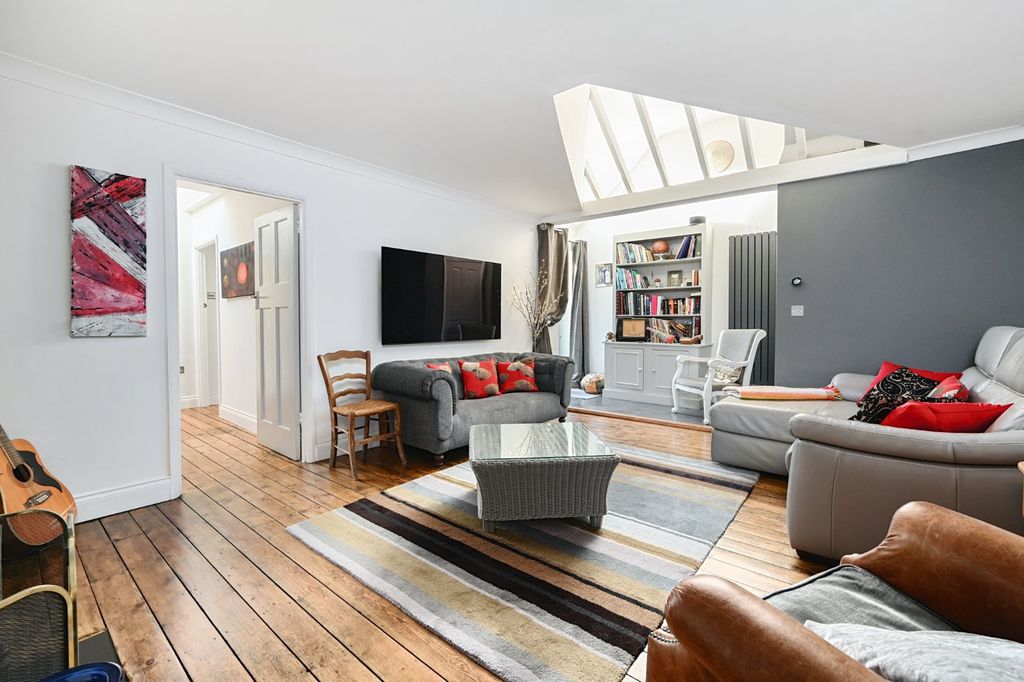 Property photo 3 of 27 Picture No. 23