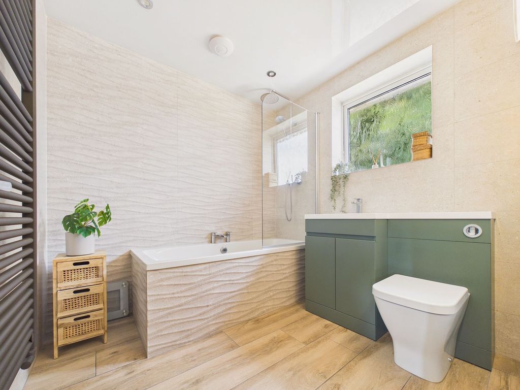 Property photo 3 of 12 Bathroom