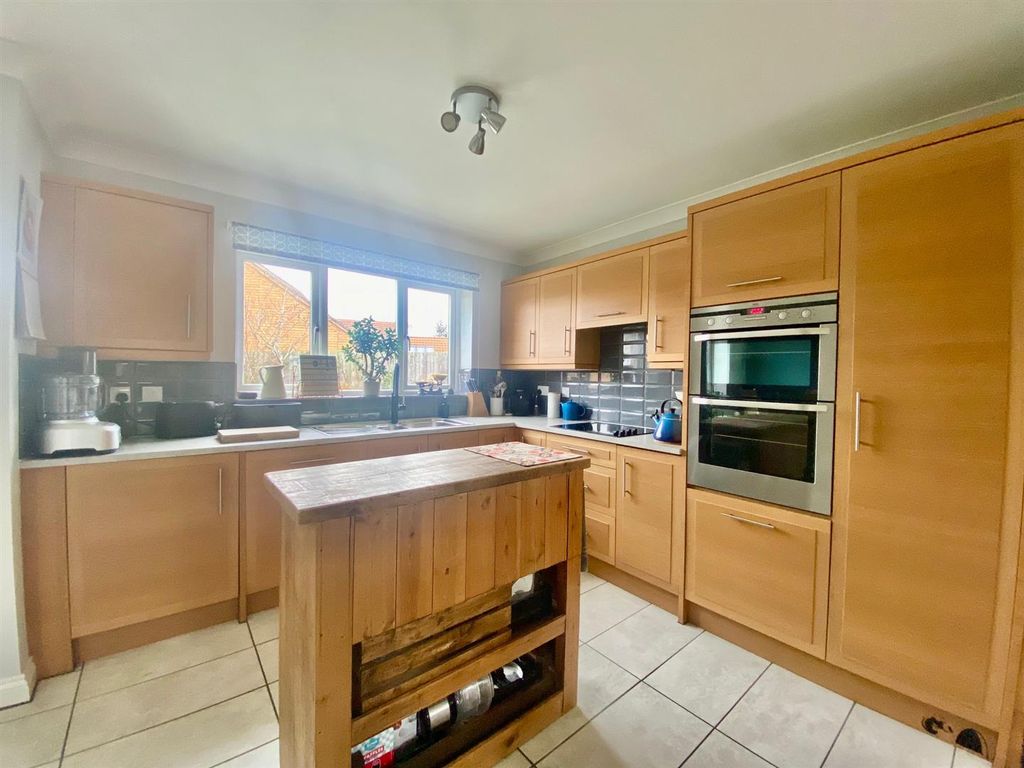 Property photo 2 of 25