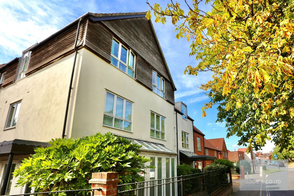 Property photo 1 of 13