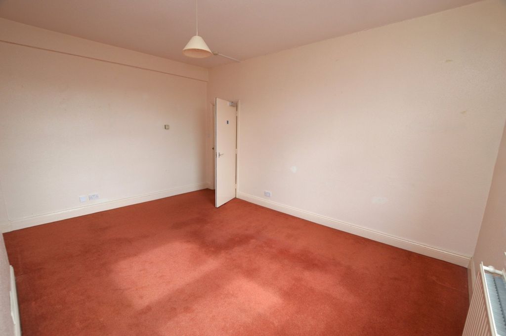 Property photo 2 of 7 Picture No. 15
