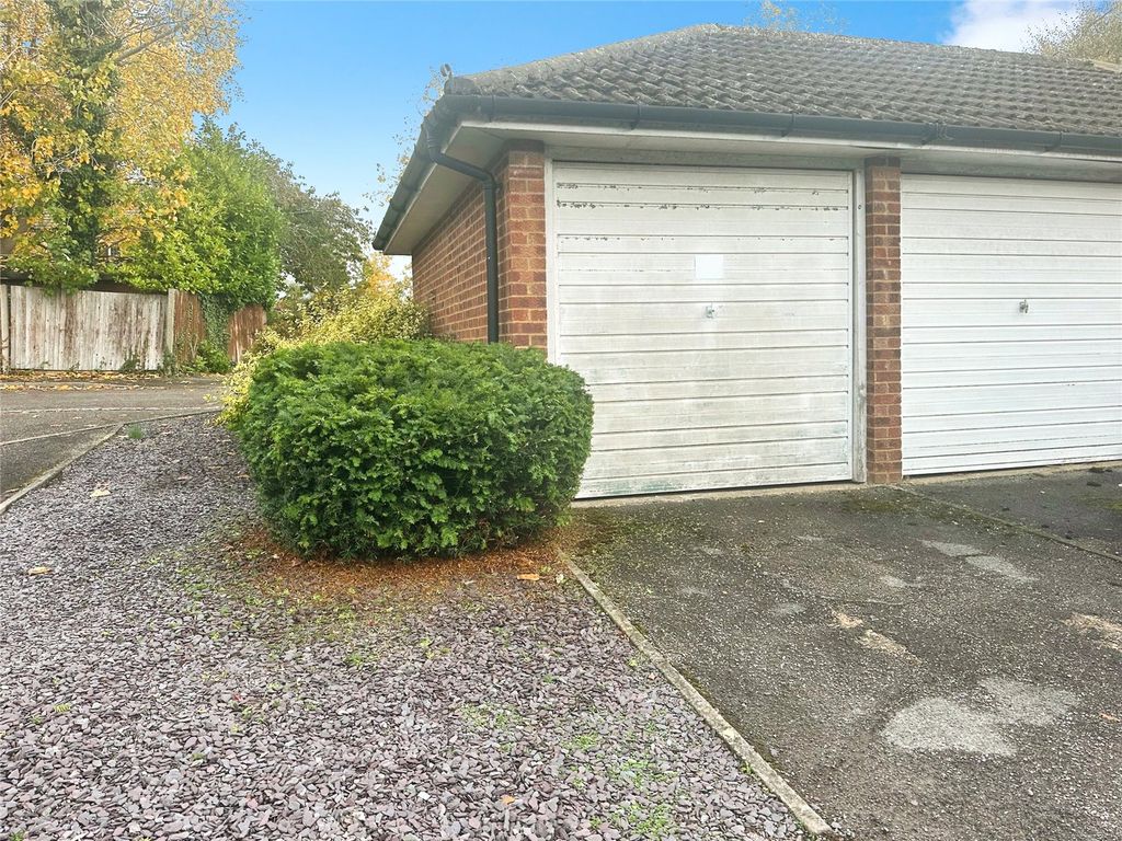 Property photo 2 of 12 Picture No. 18