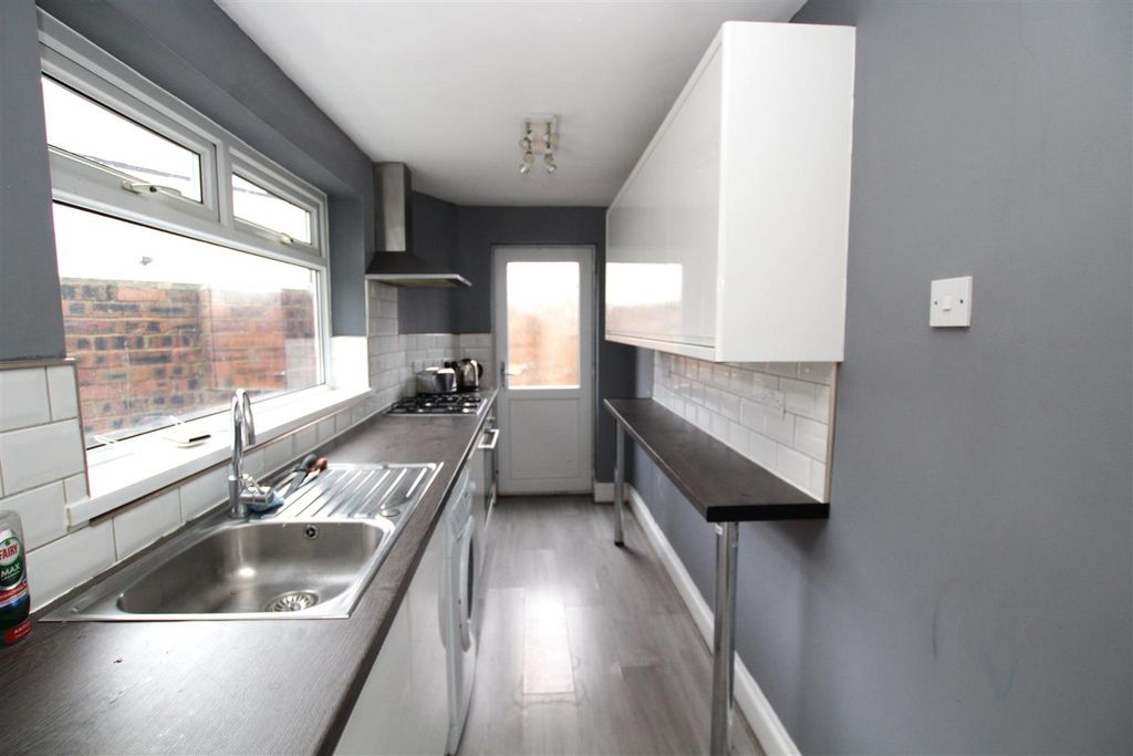 Property photo 3 of 7 Kitchen.Jpg