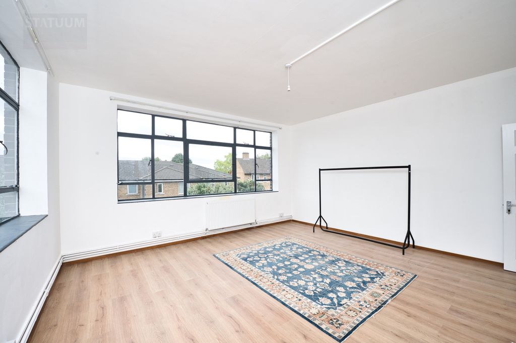 Property photo 3 of 25