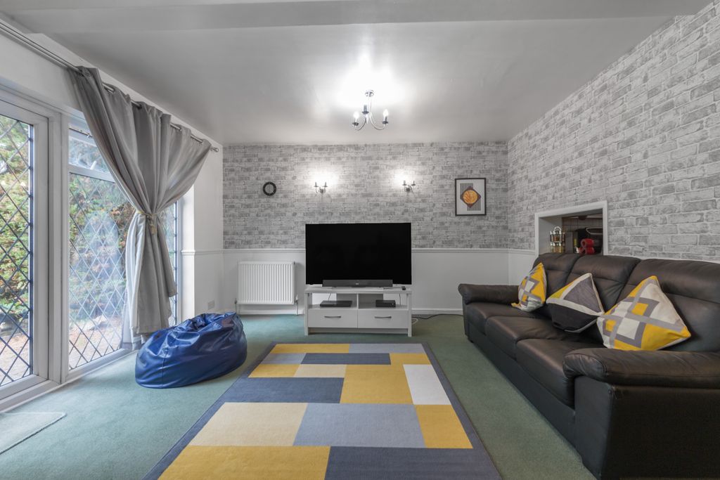 Property photo 3 of 15 Living / Dining Room