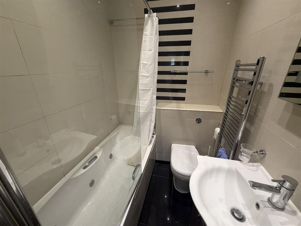 Property photo 3 of 15 Bathroom