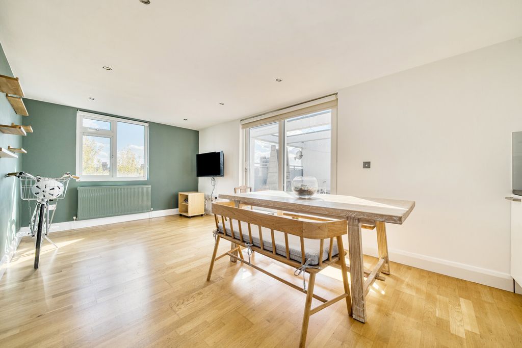 Property photo 3 of 17 Reception