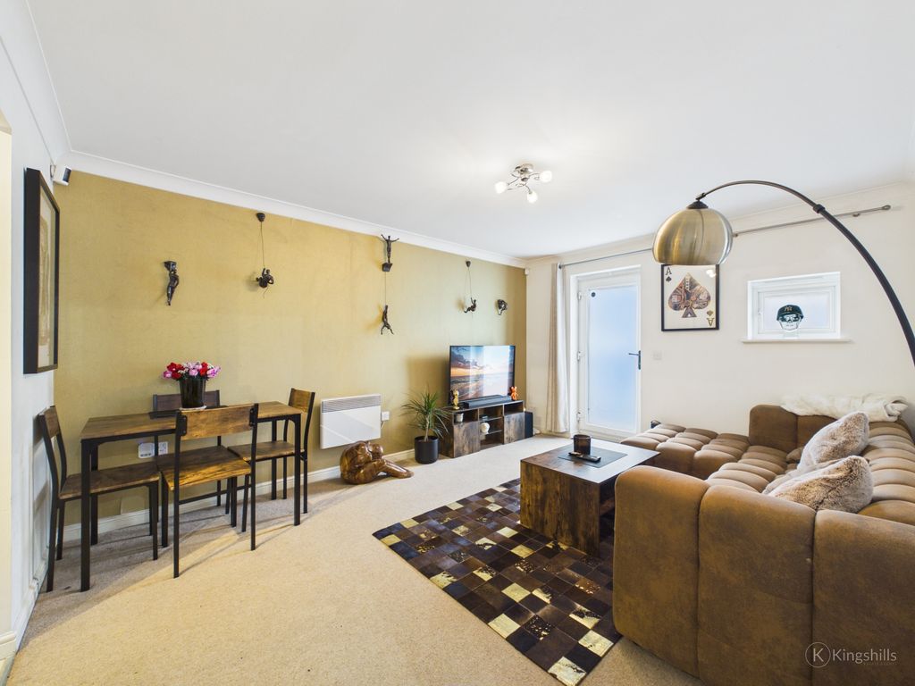 Property photo 1 of 11 Living Room