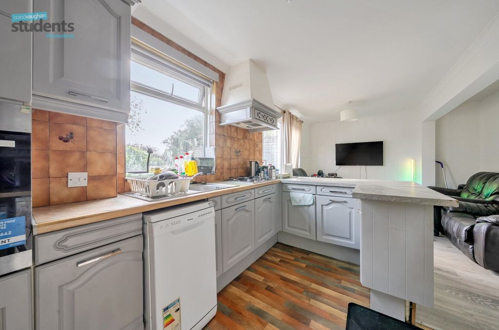 Property photo 2 of 10 E9d626Ab-F6d5-443...