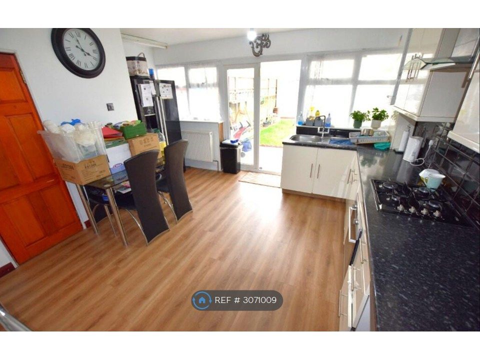 Property photo 3 of 24 Kitchen