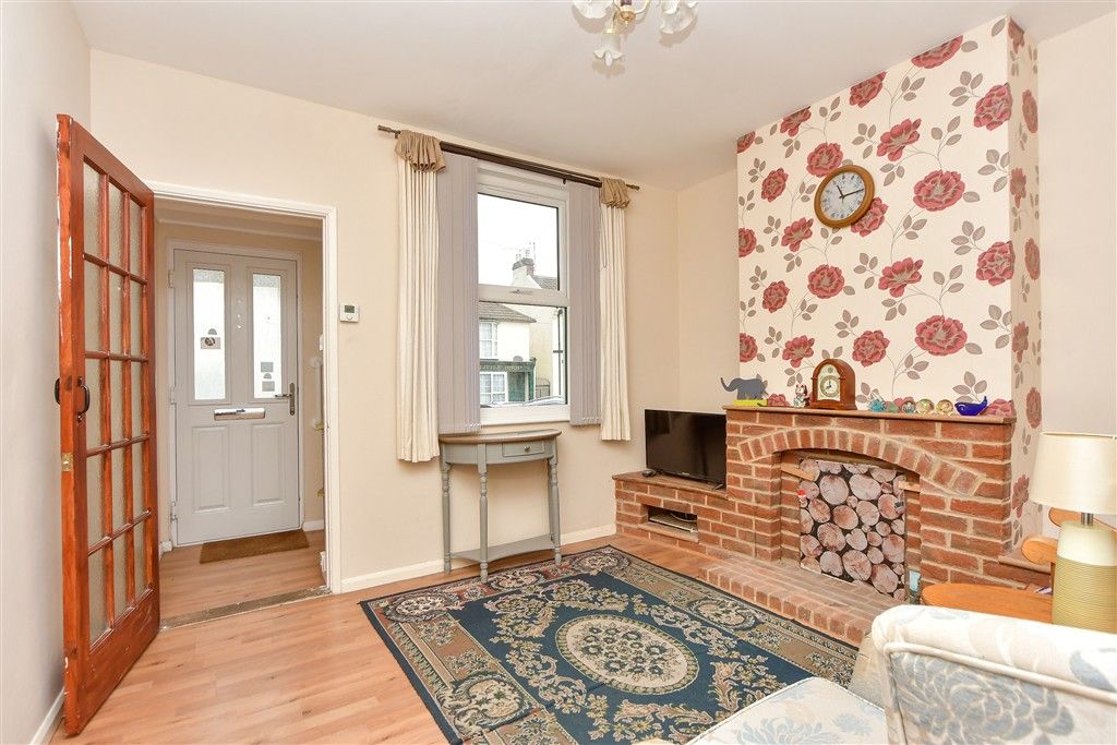 Property photo 1 of 9 Lounge