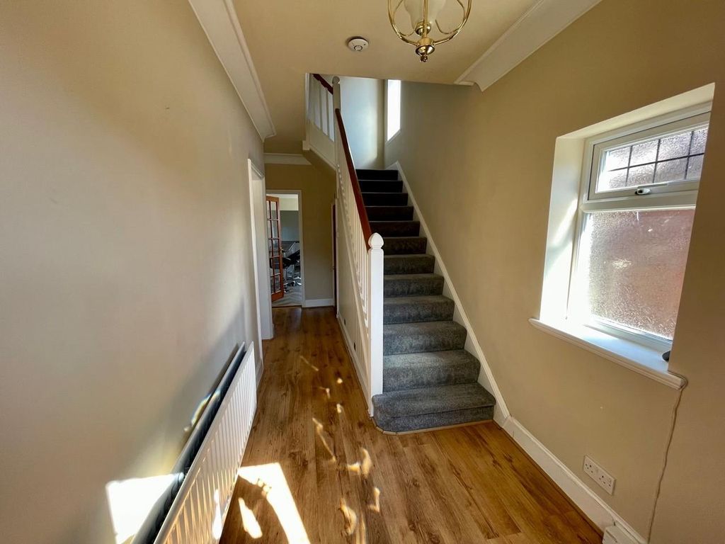 Property photo 2 of 16 Hallway.Jpg