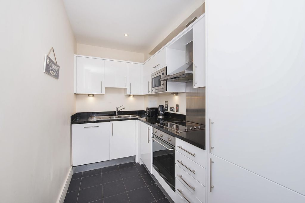 Property photo 3 of 9 Kitchen