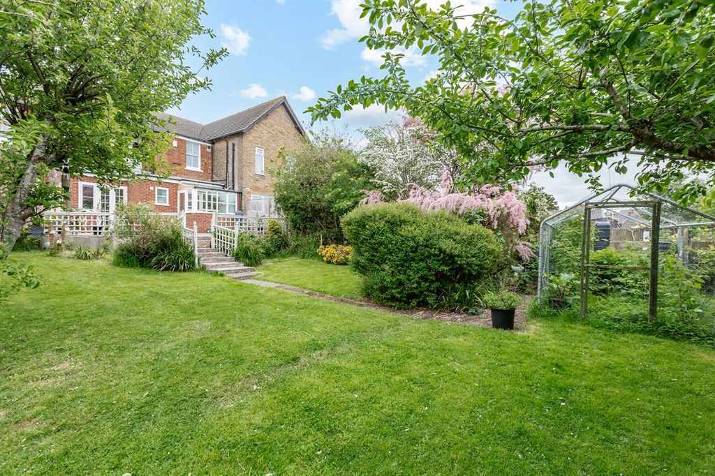 Property photo 3 of 28