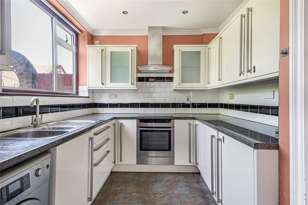 Property photo 3 of 18 Kitchen