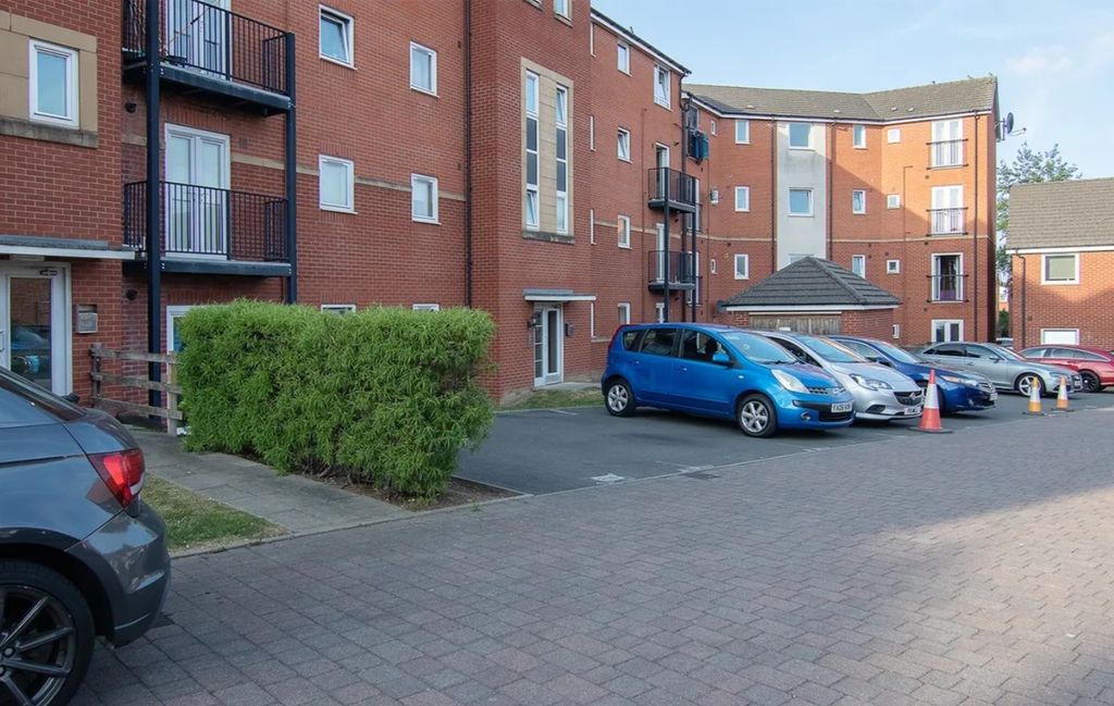 Property photo 2 of 19