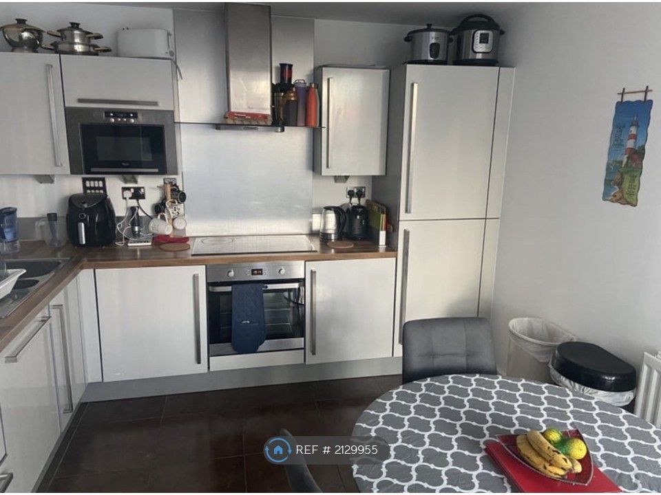Property photo 3 of 18 Kitchen