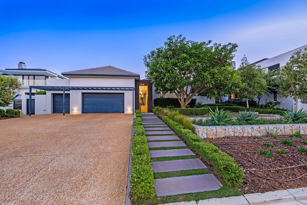 Property photo 2 of 32 Dbv1738350