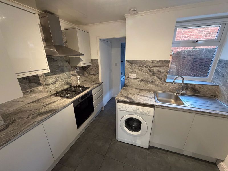 Property photo 1 of 7 Photo 3