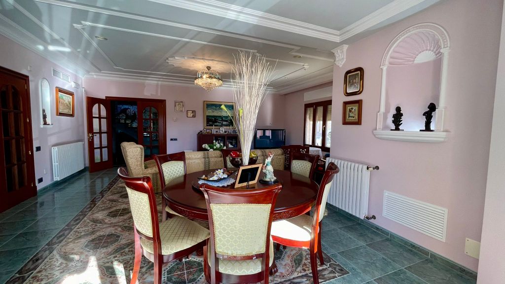 Property photo 3 of 20 004.Jpeg