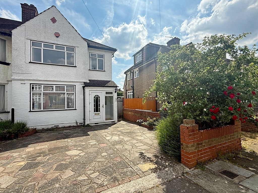 Property photo 1 of 13 3 Bedroom End Terrace House In Hounslow